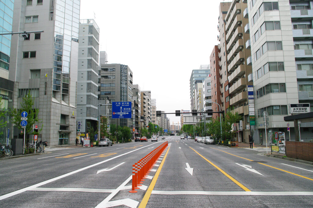 地中探査技術「地中埋設物探査レーダ」で社会インフラを守る：道路下の危険を事前に察知